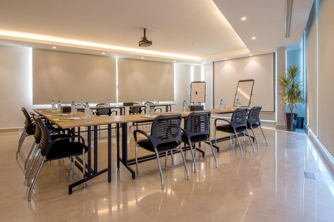 The Ray Hotel And Studios Beirut Esterno foto