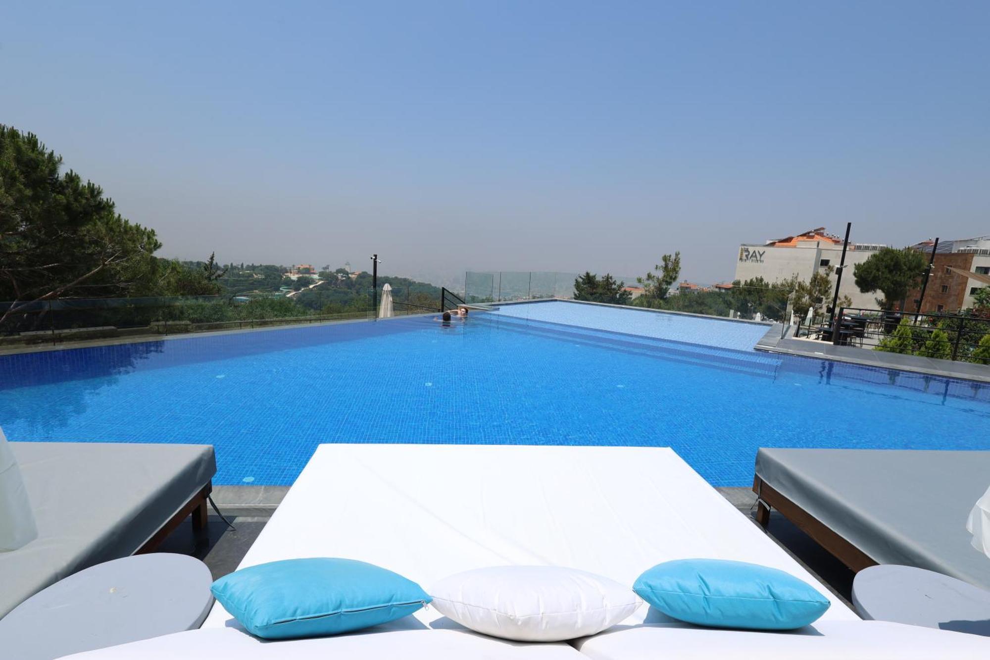 The Ray Hotel And Studios Beirut Esterno foto